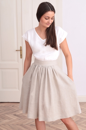 Hebká lněná dívčí a dámská sukně Lotika, navržená a ušitá v České republice, potěší hlavně milovníky